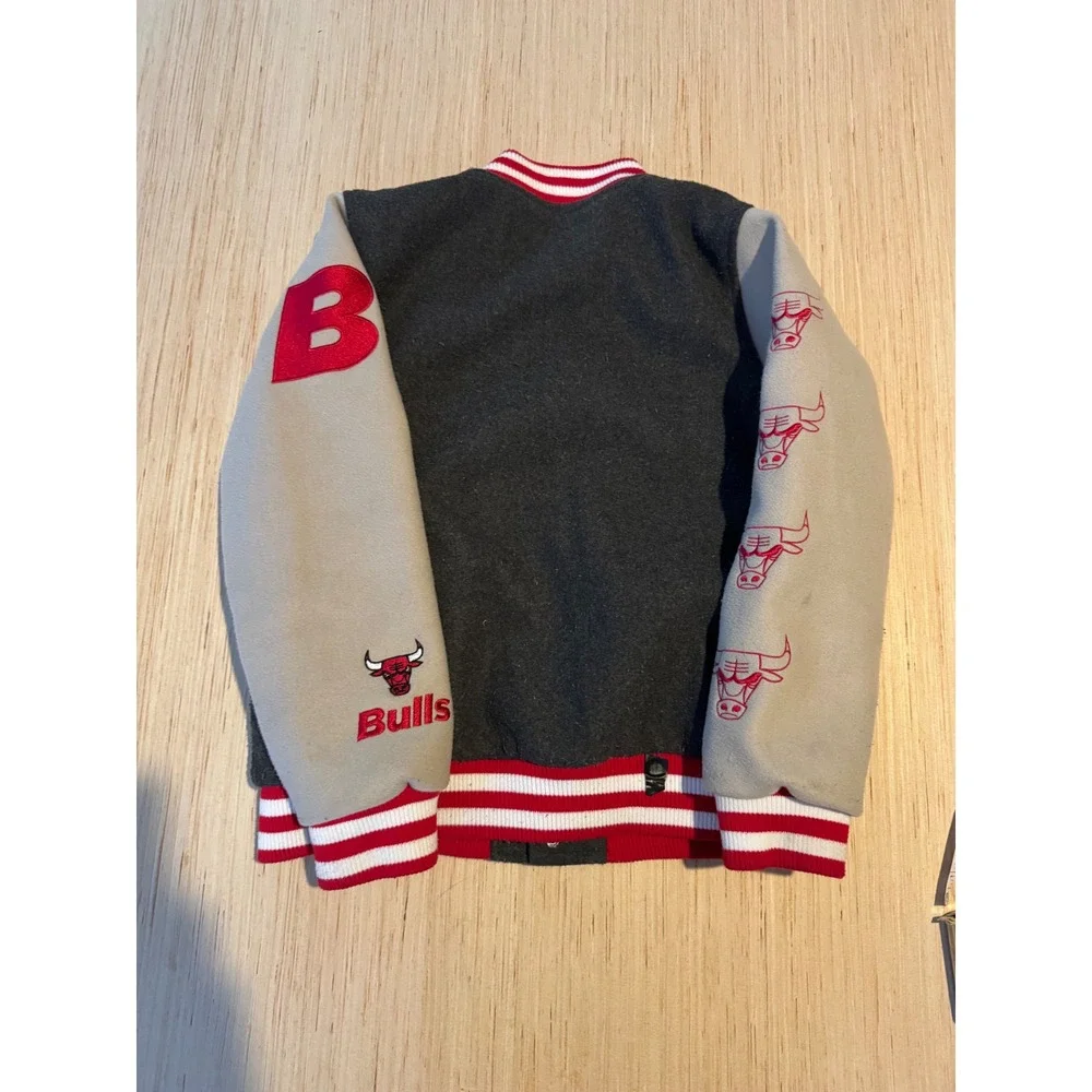 NBA Ultra Game Chicago Bulls Kids Varsity Jacket Charcoal Grey Red Size 14-16
